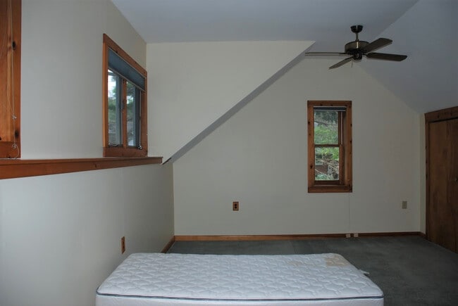 Building Photo - 129 Edith St