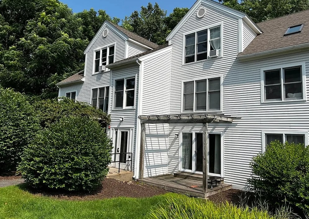 Photo - 32 Salem Pl (Amherst, MA)