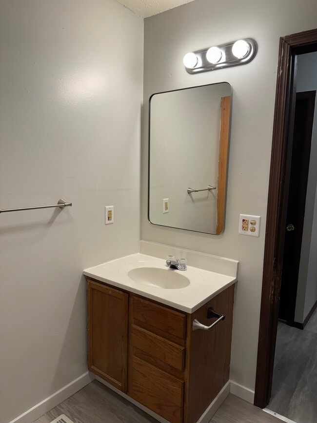 115 W Oak St, Orrville, OH 44667 Townhome Rentals in Orrville OH