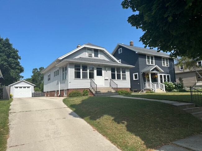 Building Photo - 2824 S 9th St