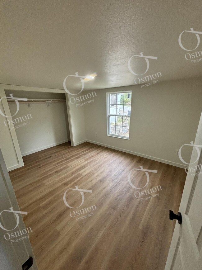 Foto del edificio - 909 E 1st St