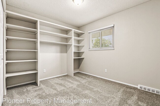 Building Photo - 4 br, 2.5 bath House - 9013 E Mansfield Ave
