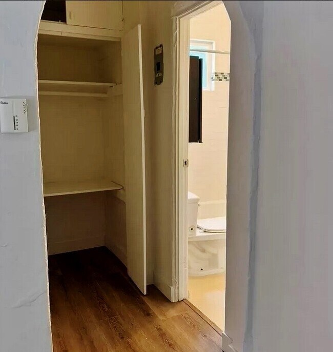 Foto del edificio - 806 N Poinsettia Pl
