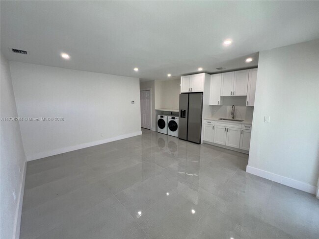 Foto del edificio - 5300 NW 25th Ave
