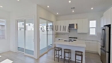 Building Photo - 432 Loon