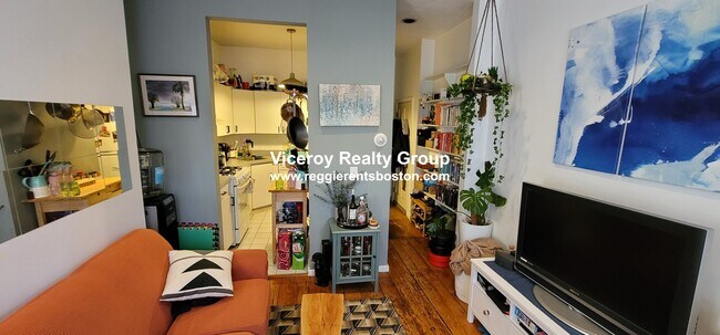 Building Photo - 511 E 6th St