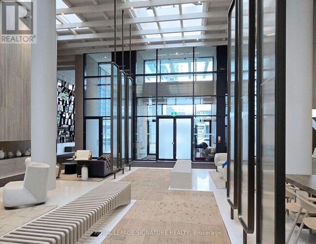 Photo du bâtiment - 225 Commerce St