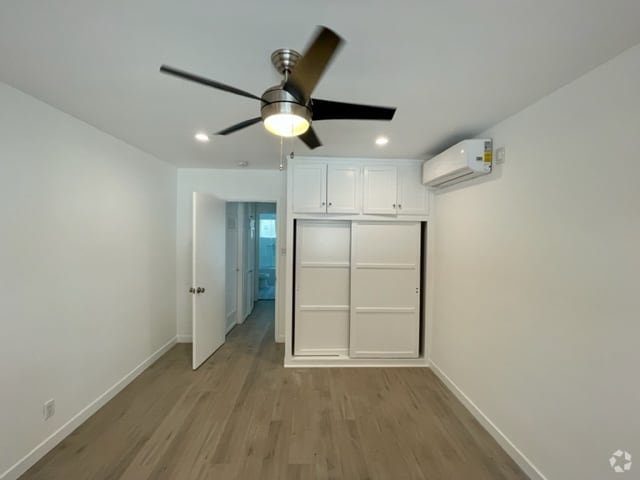 Building Photo - 2140 Beachwood Dr