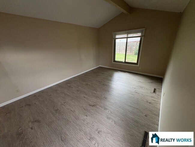 Foto del edificio - 2440-2446 S Canterbury Lane