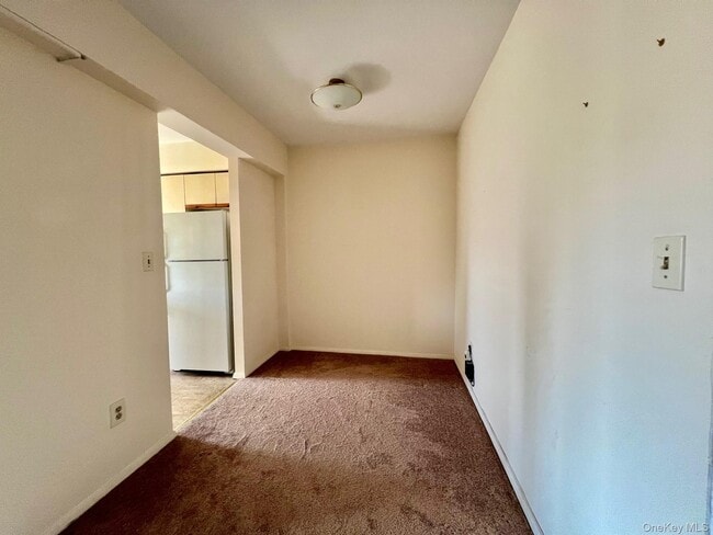 Foto del edificio - 77 Carpenter Ave