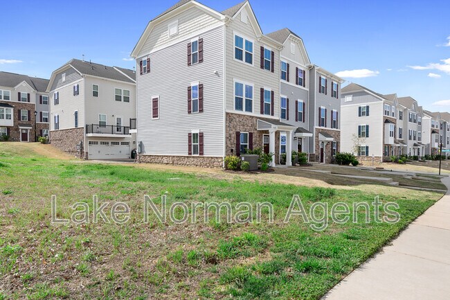 Building Photo - 1814 Aspire St