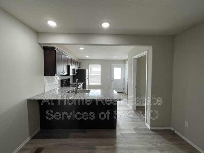 Building Photo - 748 Turner Ave