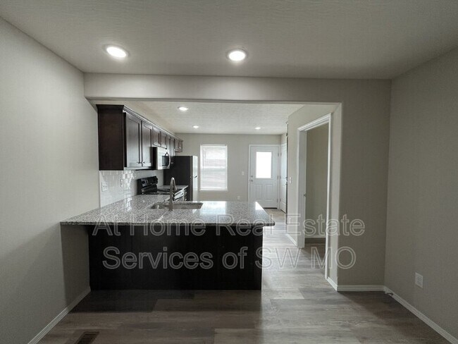 Foto del edificio - 748 Turner Ave