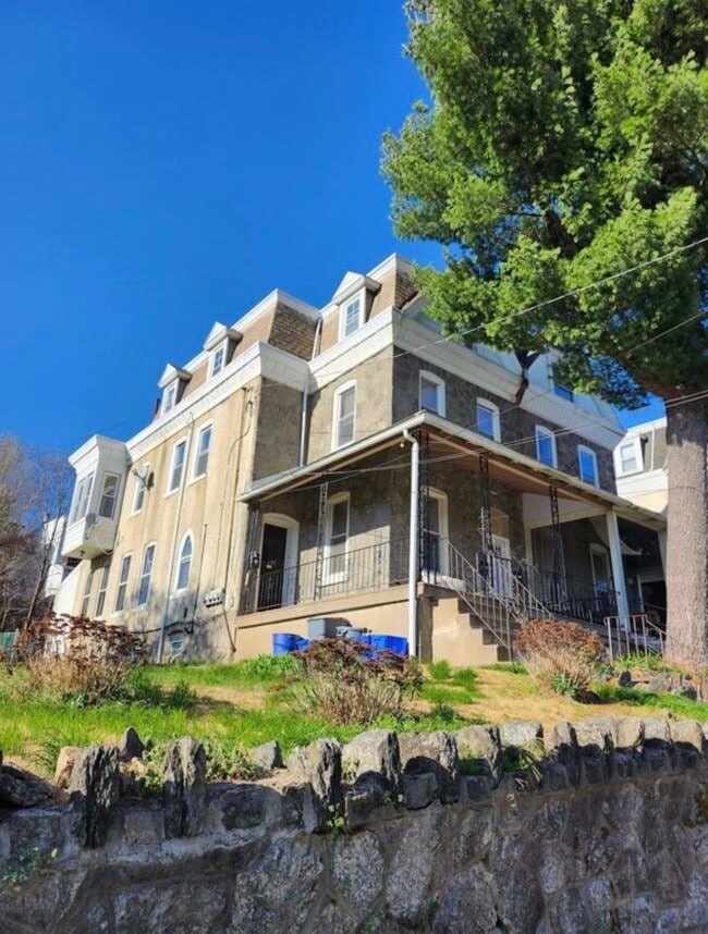 Foto del edificio - 163 Sumac St