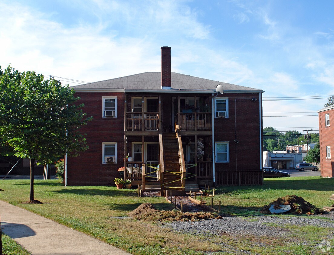 Building Photo - 300 S Maple Ave