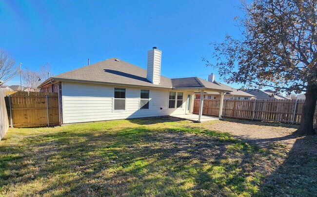 Building Photo - 5821 Thoroughbred Ct