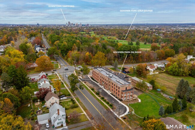 Foto del edificio - 170 Ridge Rd