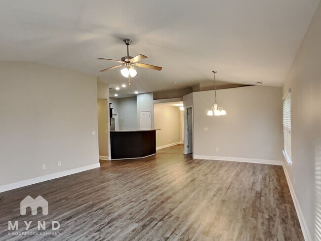 Foto del edificio - 566 Waterford Ln
