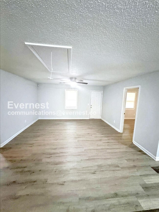 Building Photo - 727 W Creek Cir