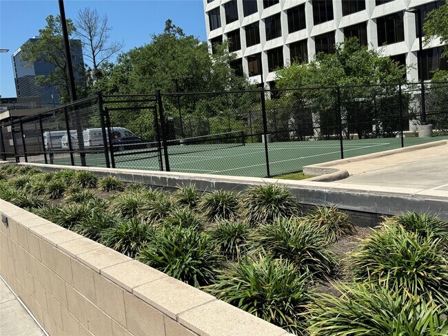 Foto del edificio - 49 Briar Hollow Ln