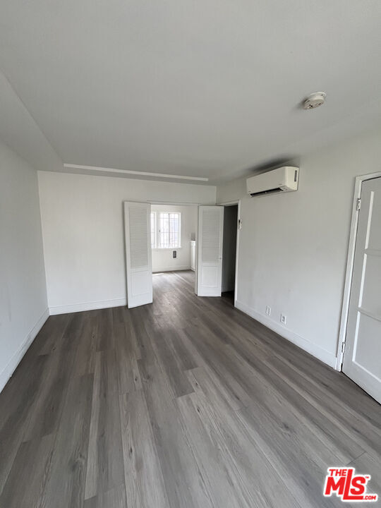 Foto del edificio - 7720 S Hoover St