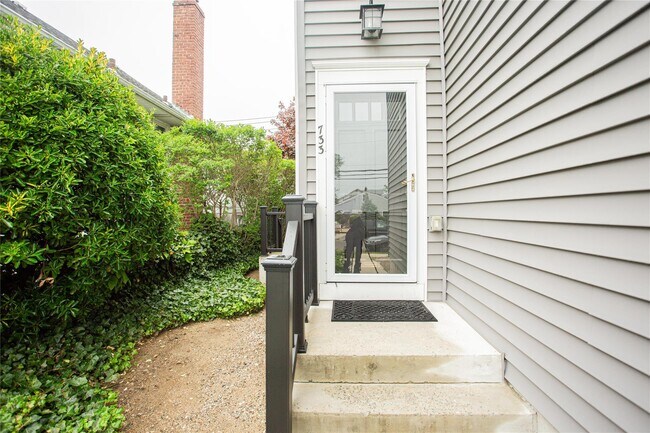 Foto del edificio - 733 E Walnut St