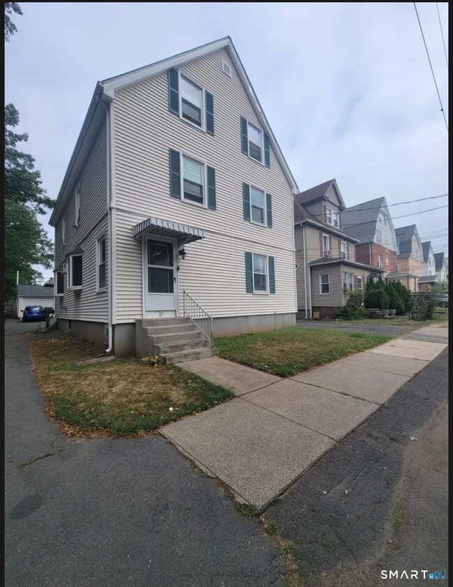 Building Photo - 37 Wakefield Ct