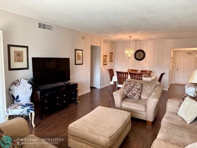 Building Photo - 3250 N Palm Aire Dr