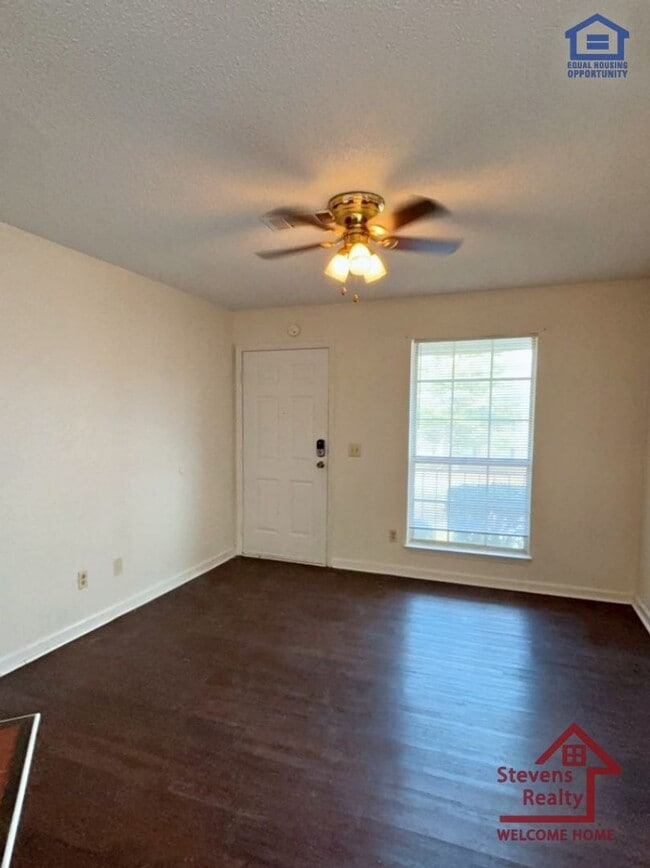 Building Photo - 459 Oriole Dr