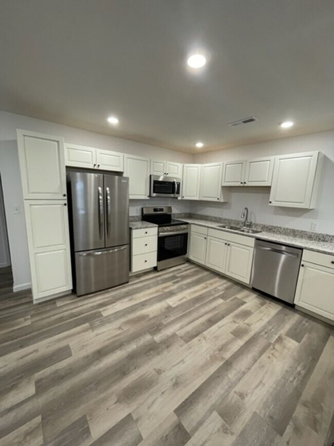 Foto del edificio - Duplexes Now Available!