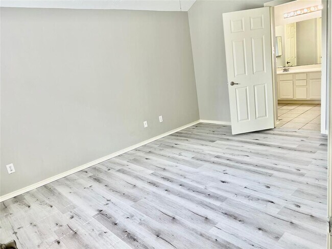 Building Photo - 24631 Hampton Lakes Dr