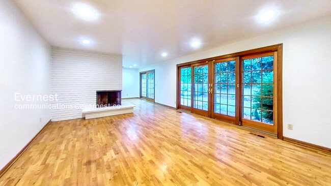 Building Photo - 9039 SE 59th St