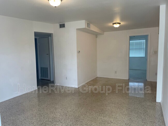 Building Photo - 10476 120th Terrace N