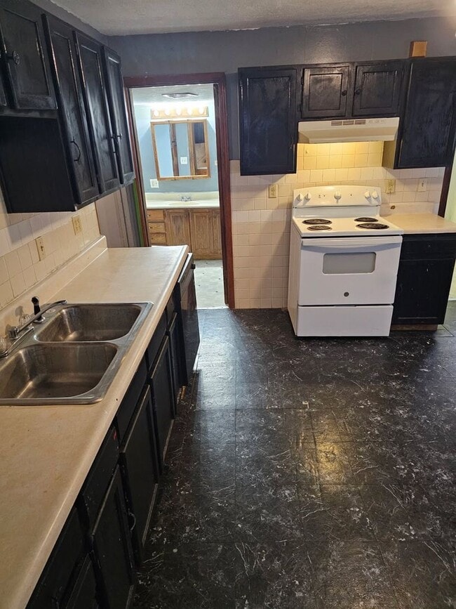 Building Photo - 3 Bedrooms, 2 Bath Home in South Bend IN