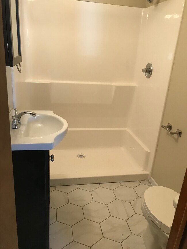 bathroom - 1070 Pittsburgh Rd