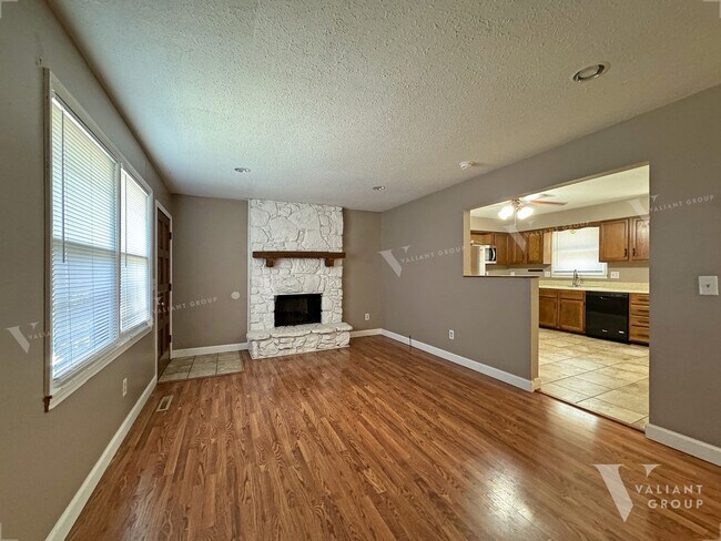 Building Photo - 922 W Edgewood St