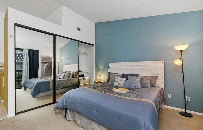 Building Photo - 2526 W MacArthur Blvd