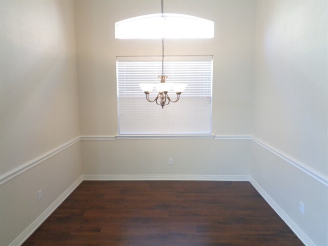 Foto del edificio - 3221 Heatherbrook Lane
