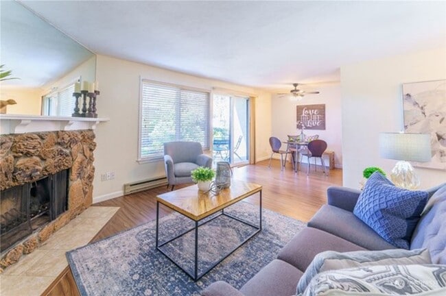 Building Photo - Beautiful 2 bedroom Condo in Kirkland!!