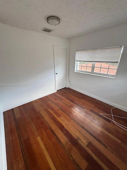 Foto del edificio - 1105 NE 119th St