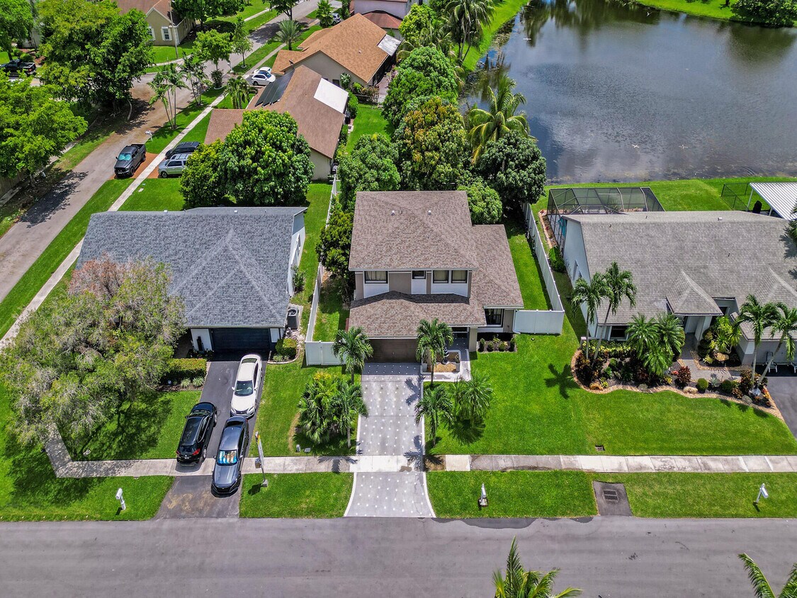 Foto principal - 9610 Dunhill Dr