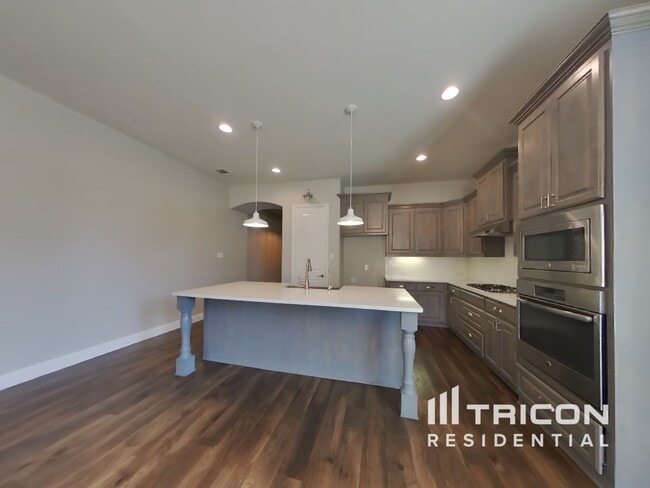 Building Photo - 5636 Grove Cove Dr