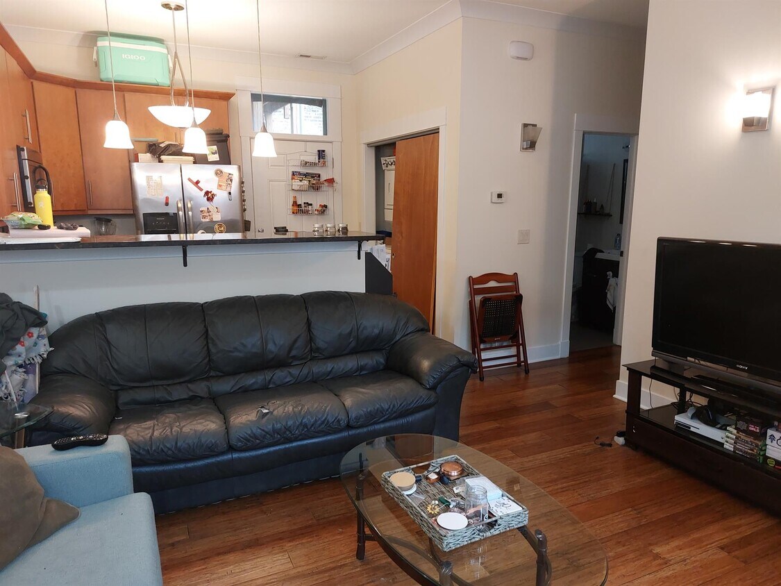 Primary Photo - 1147 N Wood St