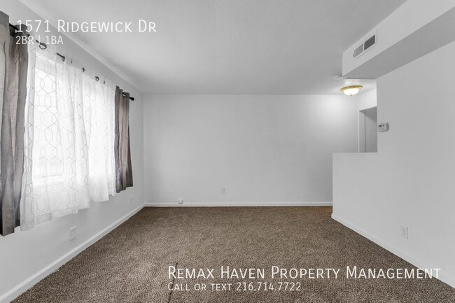 Building Photo - 1571 Ridgewick, Wickliffe-  Spacious 2 bed...