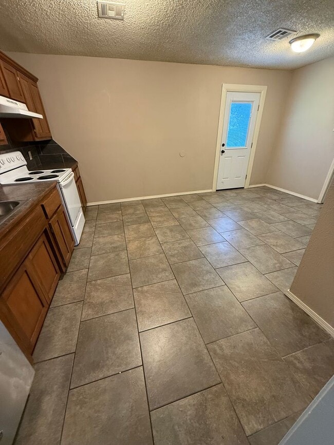 Building Photo - 3 Bed 1.5 Bath House on Hill with Car Port.  Total Electric.  Yard Care Included.
