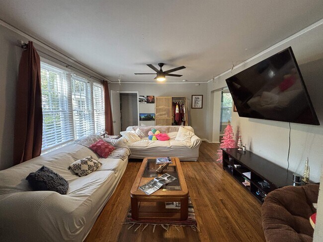 Foto del edificio - 123 Westridge Dr