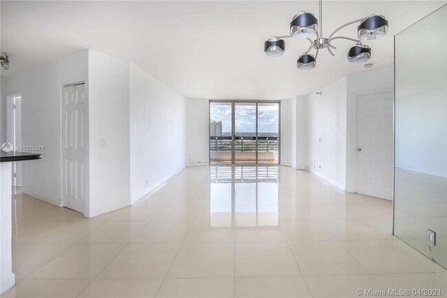 Foto del edificio - 3400 NE 192nd St