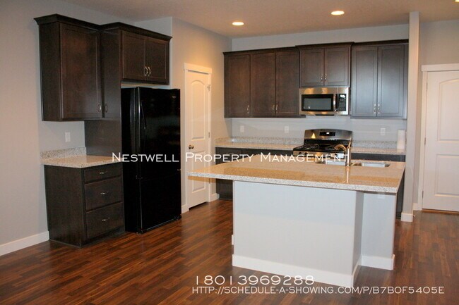 Building Photo - Gorgeous West Valley Townhome