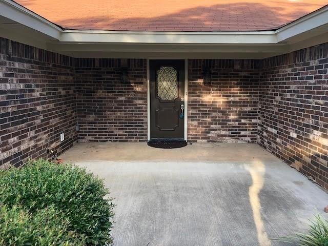 Building Photo - 2708 Meadow Green