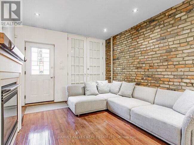 Photo du bâtiment - 490 Montrose Ave